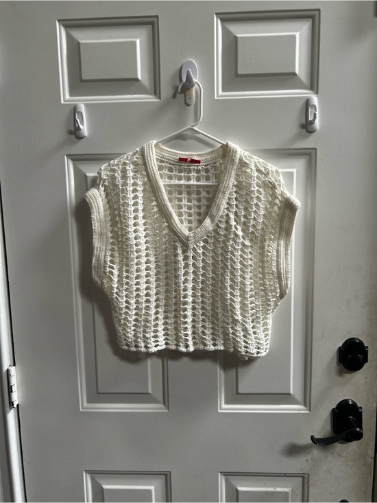 no brand Sweaters - Cream Crochet Knit V-Neck Cropped Sweater Vest Sz M